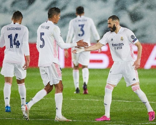 Raphael Varane y Karim Benzema con el Real Madrid