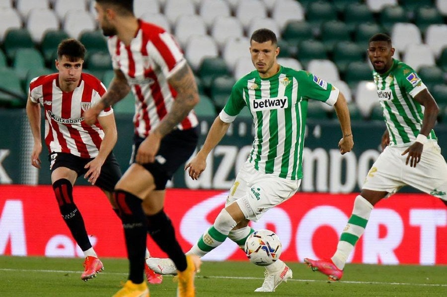 Guido Rodríguez durante un partido con el Betis