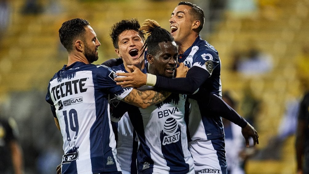 Jugadores de Rayados en festejo