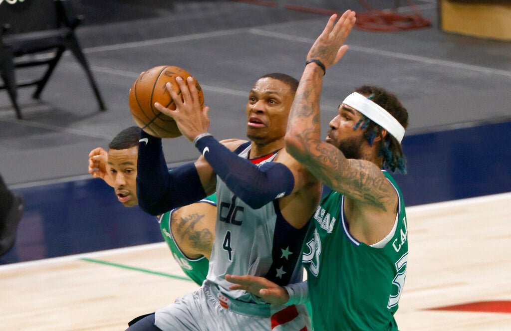 Russell Westbrook en acción con Wizards