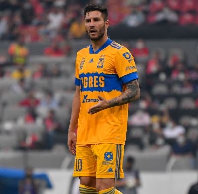 Gignac se lamenta tras una falla