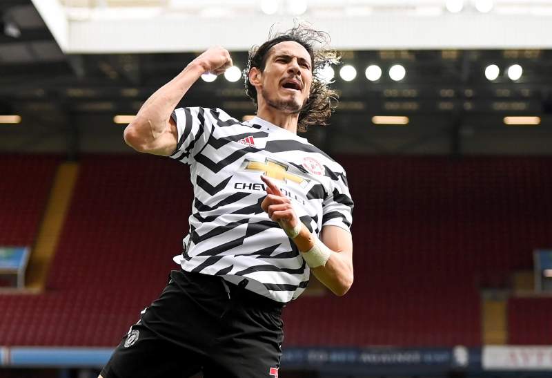 Cavani en partido con United