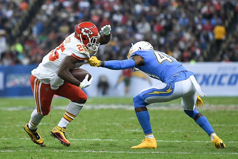 Acciones del Chiefs vs Chargers en el Azteca