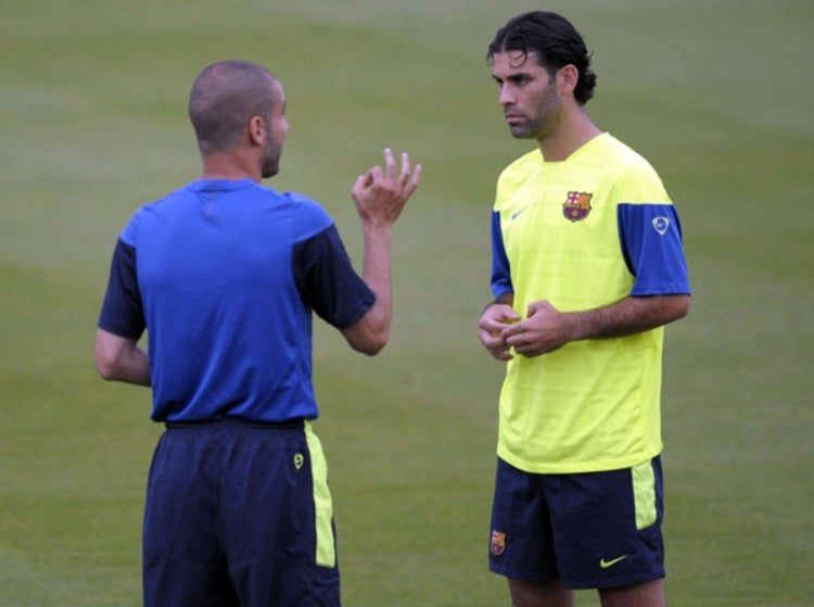 Guardiola y Rafael Márquez en un entrenamiento del Barcelona