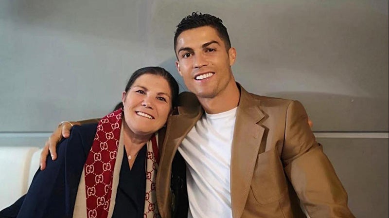 Cristiano Ronaldo y su madre en una sesión 
