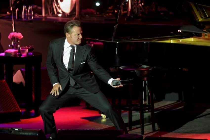 El cantante mexicano Luis Miguel en un show