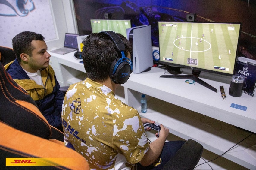 Ariel y Henry, jugadores de Pumas esports