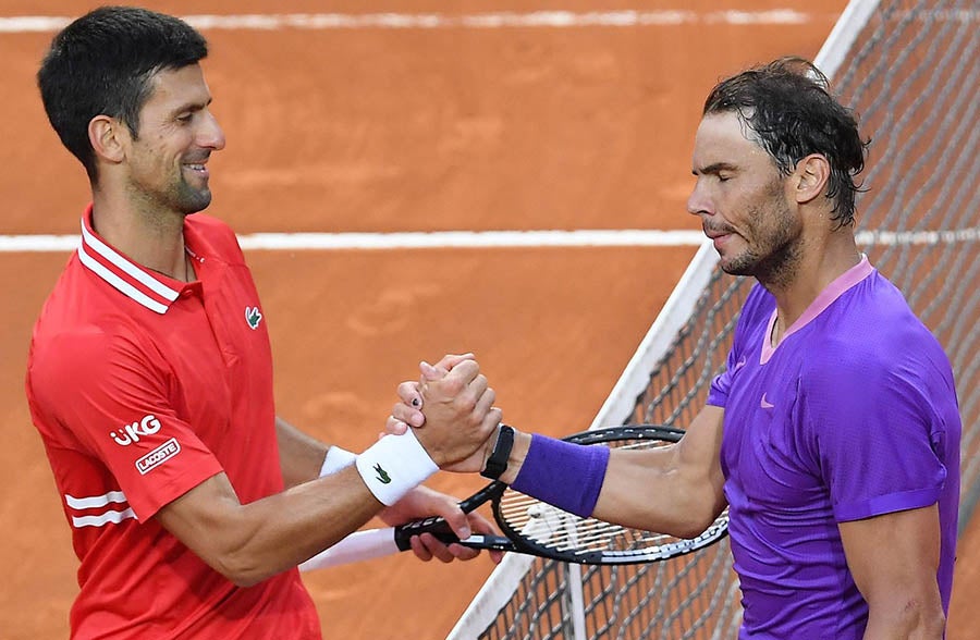 Novak Djokovic saluda a Nadal tras la Final del certamen romano