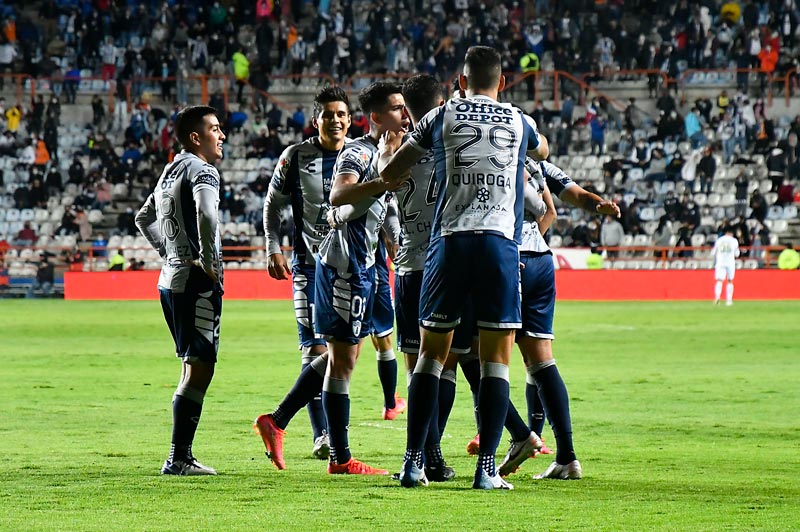 Los jugadores de Tuzos celebrando un gol