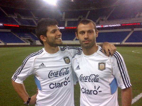 Mascherano y Agüero hace unos años con la Selección Argentina