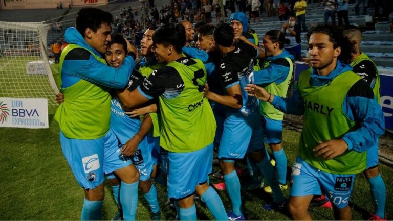 Jugadores de Tampico Madero en festejo de gol