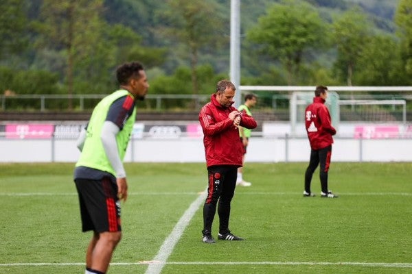Hansi Flick en entrenamiento con el Bayern
