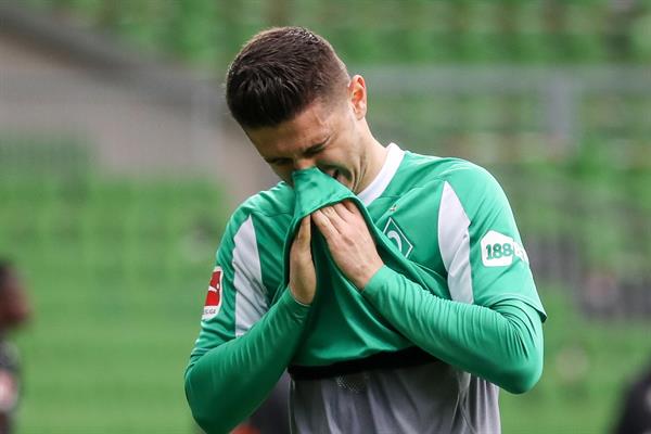 Milot Rashica se lamenta tras el resultado