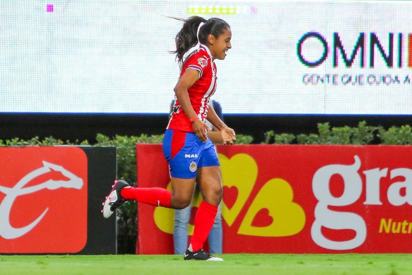 Miriam Castillo tras anotar un gol a favor de Chivas