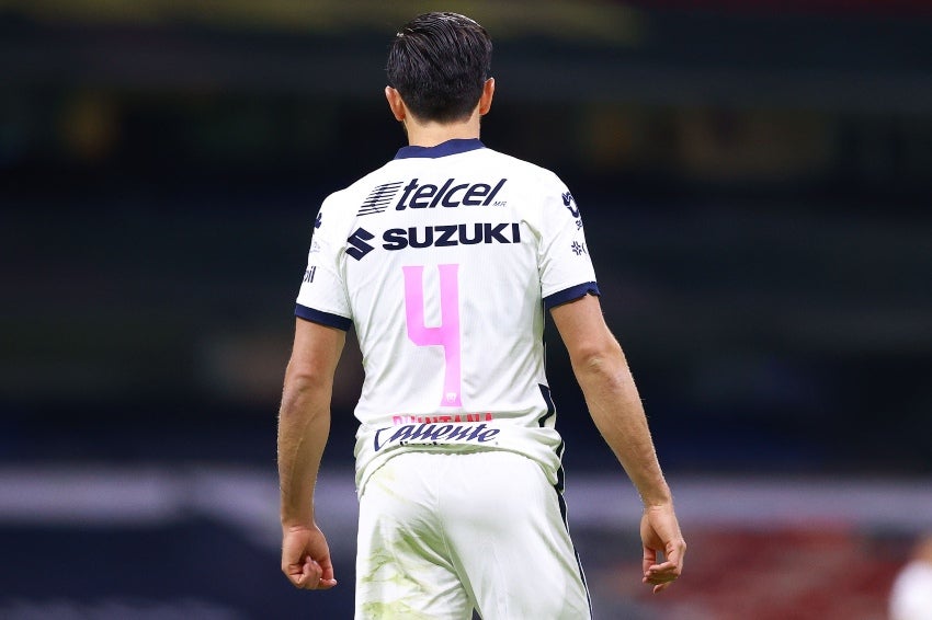 Luis Quintana durante un partido de Pumas