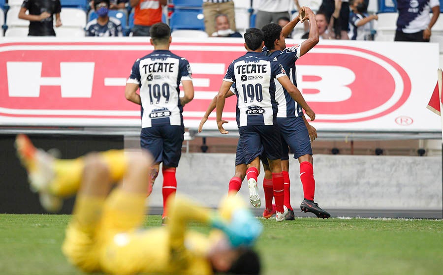 Edgar Castro celebra gol en tiempo extra