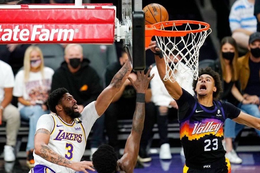 Suns venció a Lakers en el 1er partido de la serie