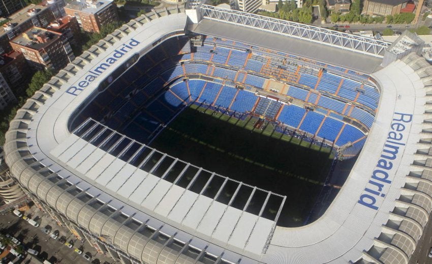 Incendio de reportó en las obras de Santiago Bernabéu