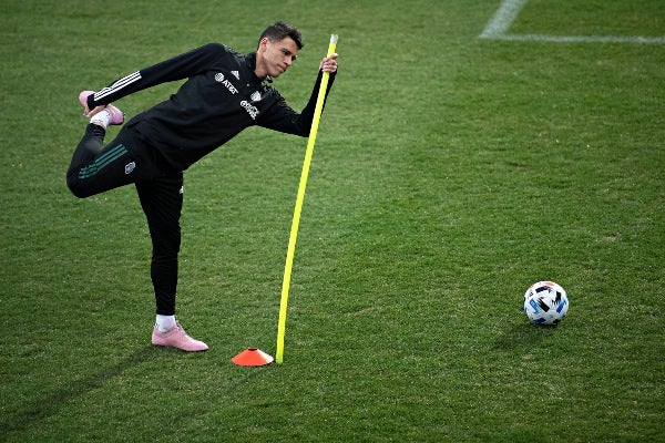 Héctor Moreno en práctica con Selección Mexicana