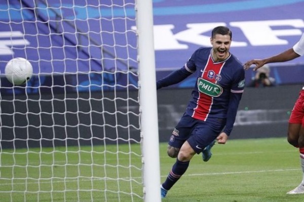 Mauro Icardi anota y celebra en la Copa de Francia