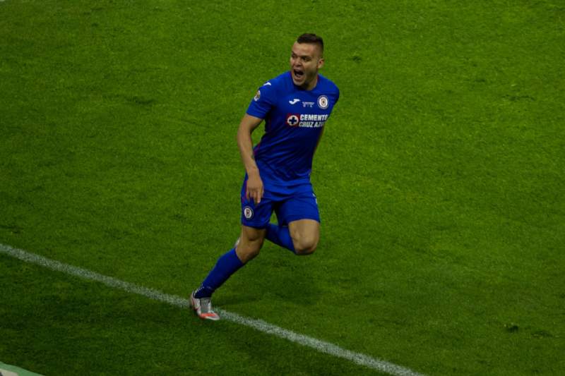 Cruz Azul en festejo de gol