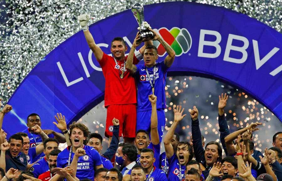 Cruz Azul alzó el trofeo de Campeón