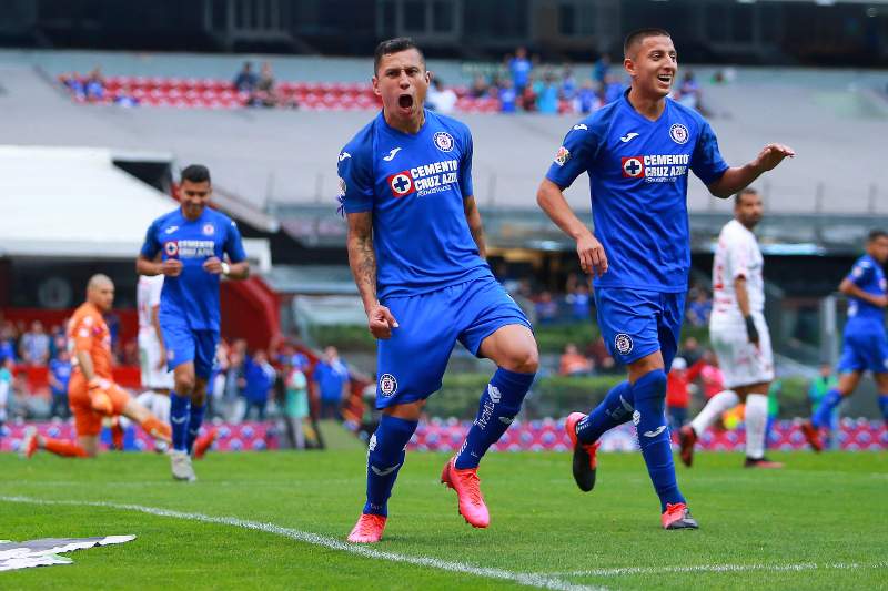 Cruz Azul en festejo de gol