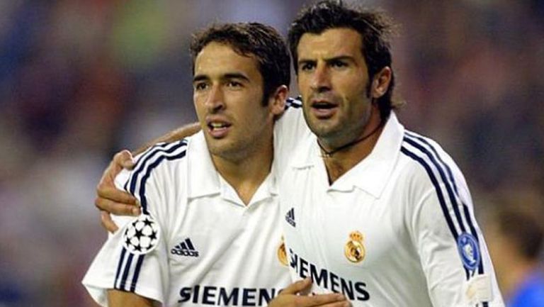 Raúl y Figo, en festejo de gol