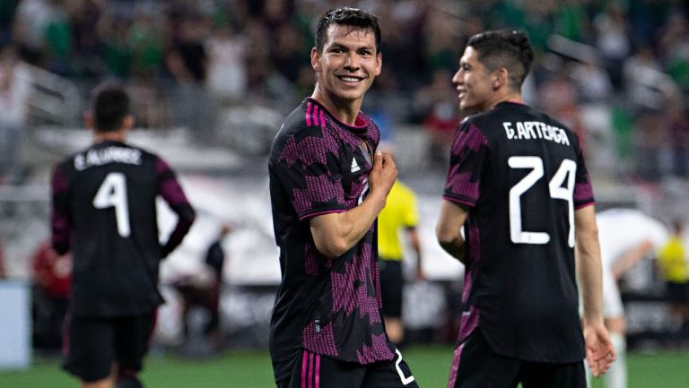 Hirving Lozano celebra gol sobre Islandia