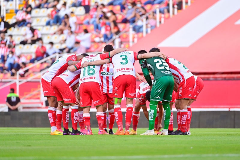 Los jugadores de Rayos se reúnen antes de un partido