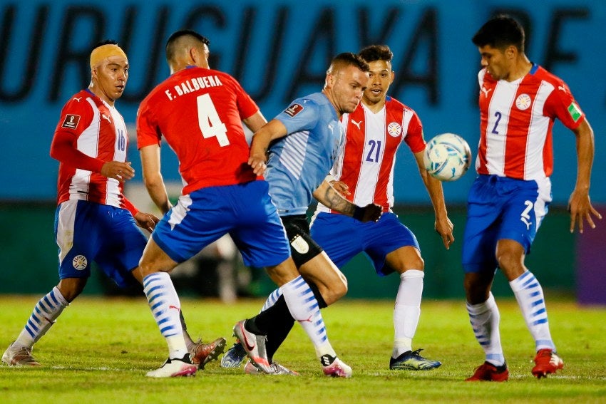 Cabecita Rodríguez durante el partido entre Uruguay y Paraguay