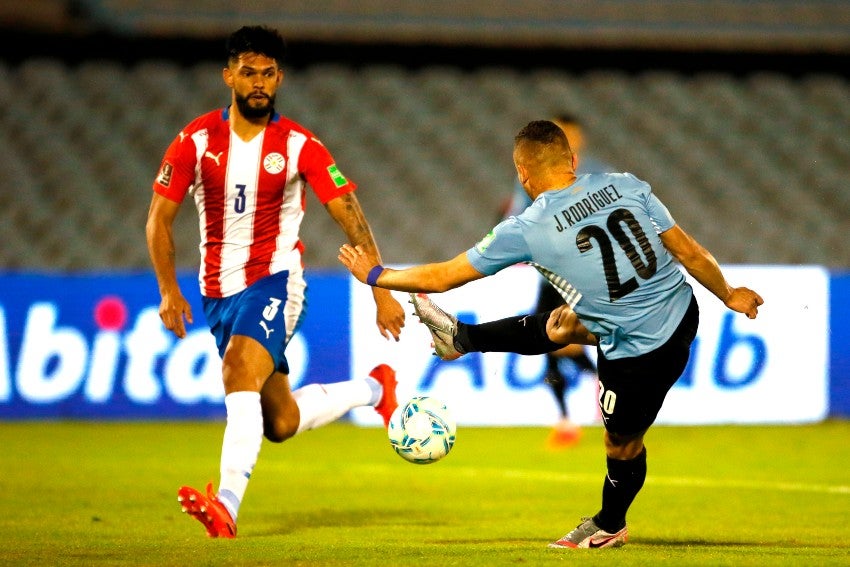 Cabecita Rodríguez durante el partido entre Uruguay y Paraguay