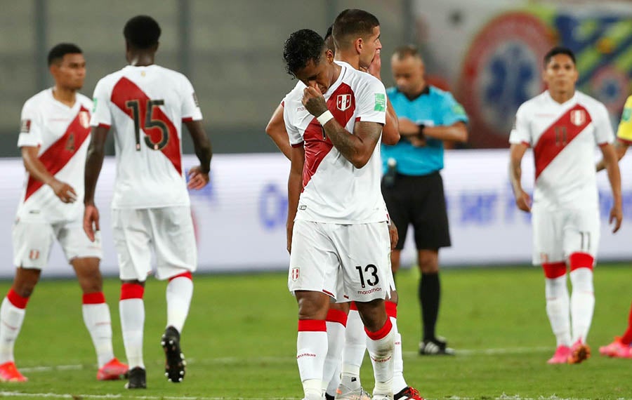 Jugadores de Perú, tras derrota ante Colombia