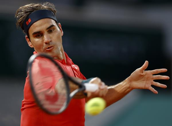 Roger Federer en acción en Roland Garros