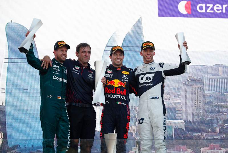 Checo Pérez en podium