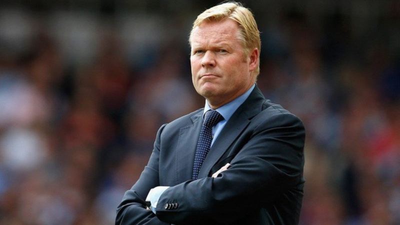 Koeman dirigiendo