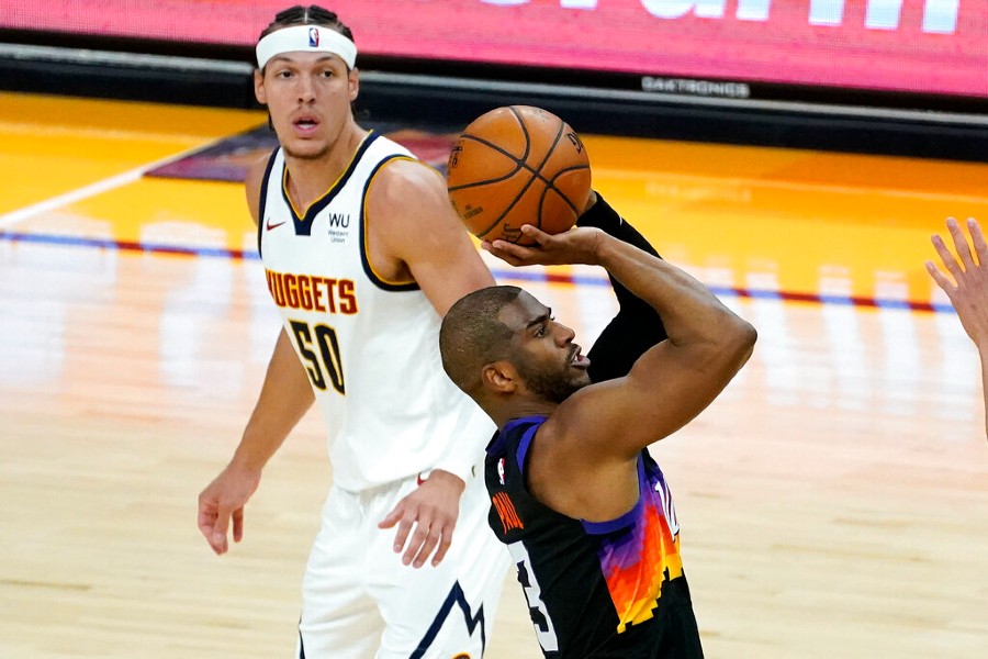 Chris Paul durante un partido con los Suns