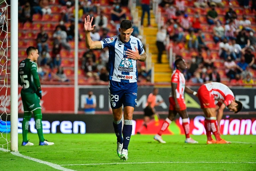 Mauro Quiroga durante un partido con Pachuca