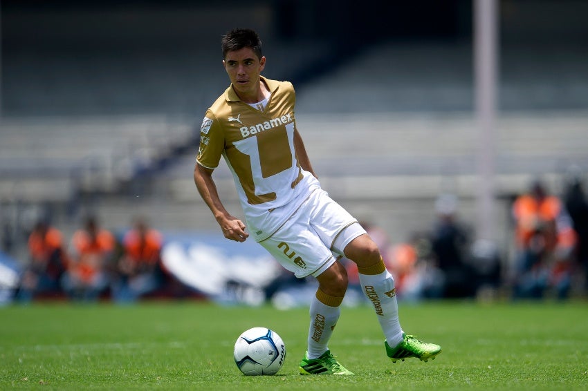 Efraín Velarde durante un partido de los Pumas