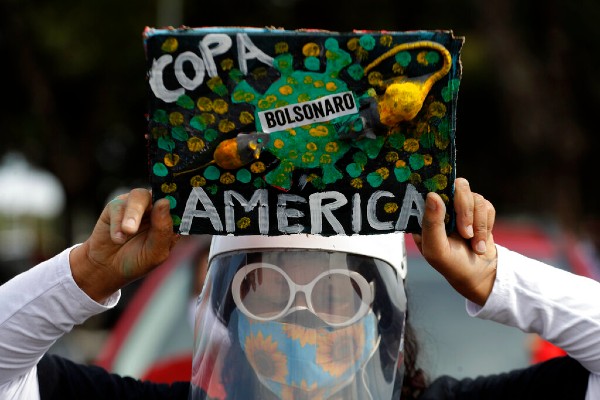 Protesta en contra de la Copa América en Brasil