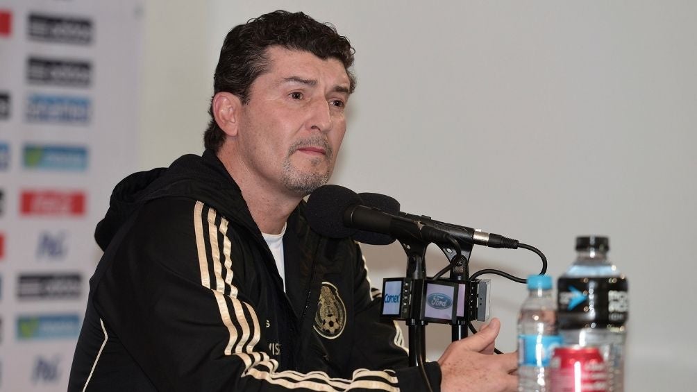 Chepo de la Torre durante su paso como seleccionador nacional