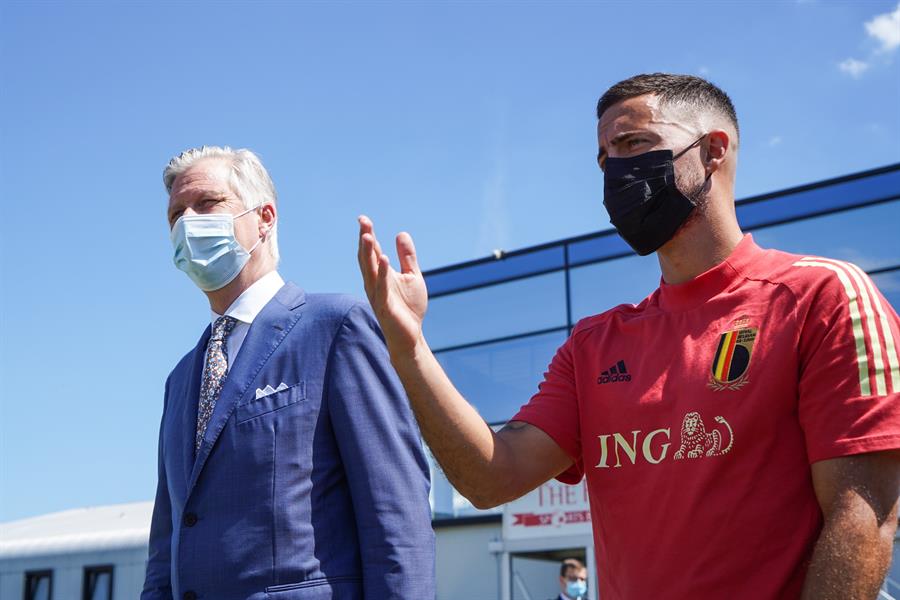 Hazard junto al Rey Felipe de Bélgica