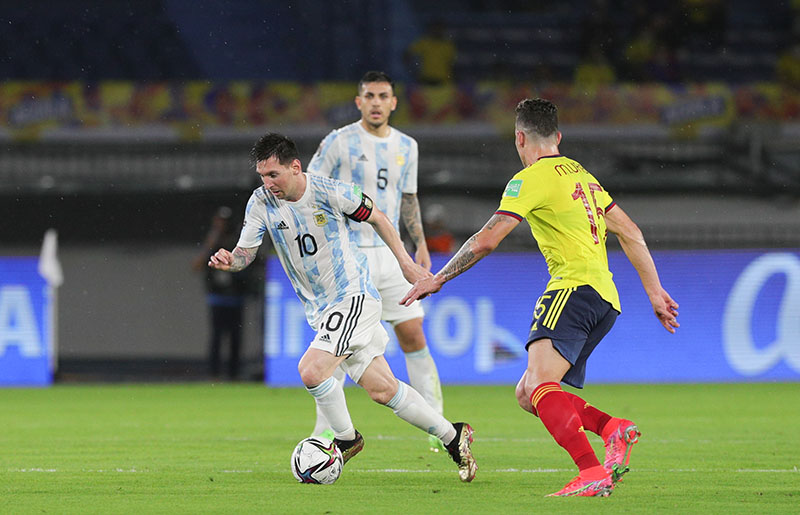 Messi durante un duelo ante Colombia 