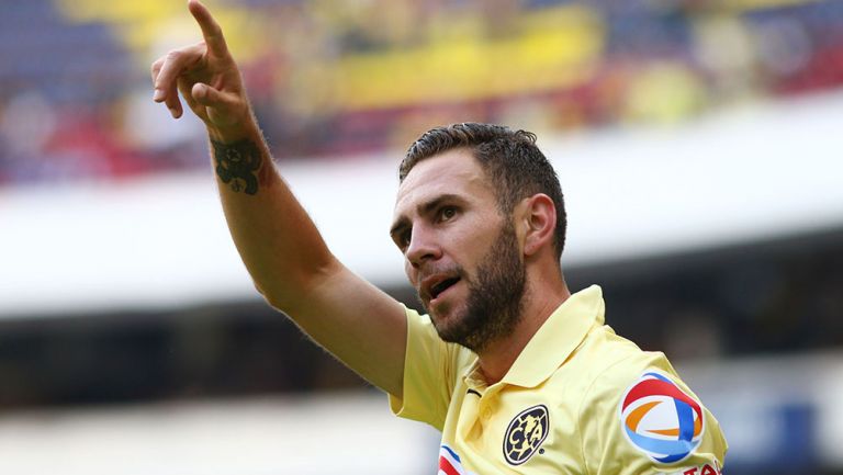 Layún celebrando un gol con las Águilas