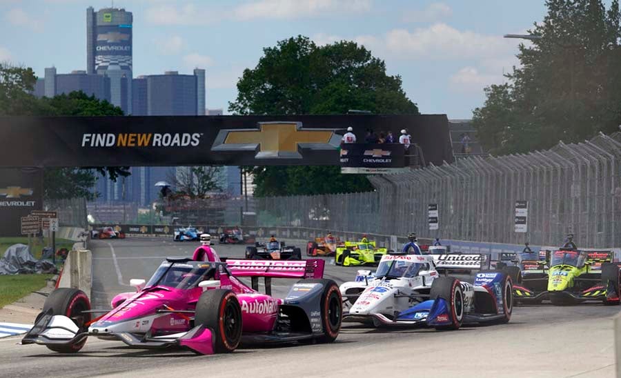 Autos durante la competencia de la IndyCar Racing