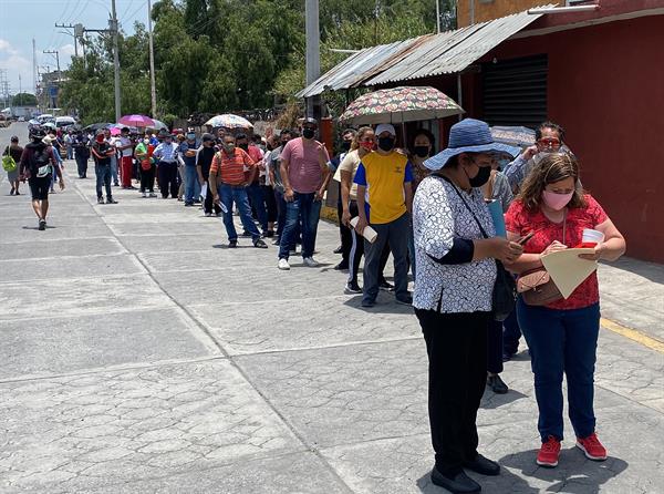 Filas de vacunación en la CDMX