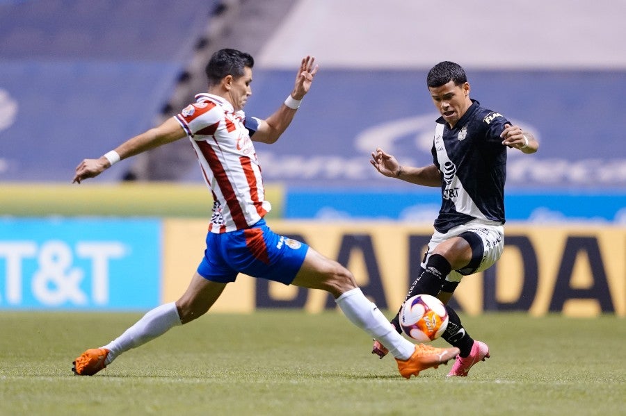 Jesús Molina durante un partido con Chivas