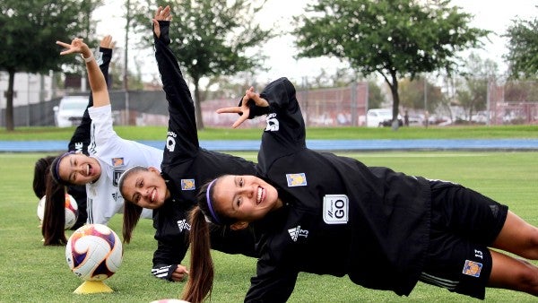 Karen Luna en entrenamiento con Tigres