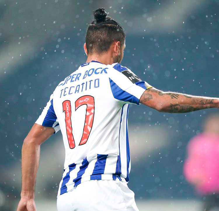 El mexicano en un partido del Porto