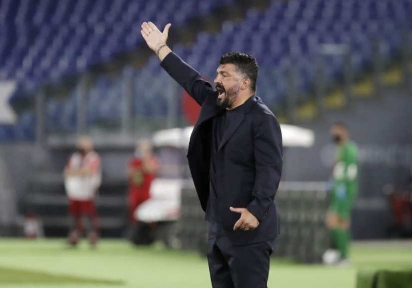 Gattuso dirigiendo un partido del Napoli